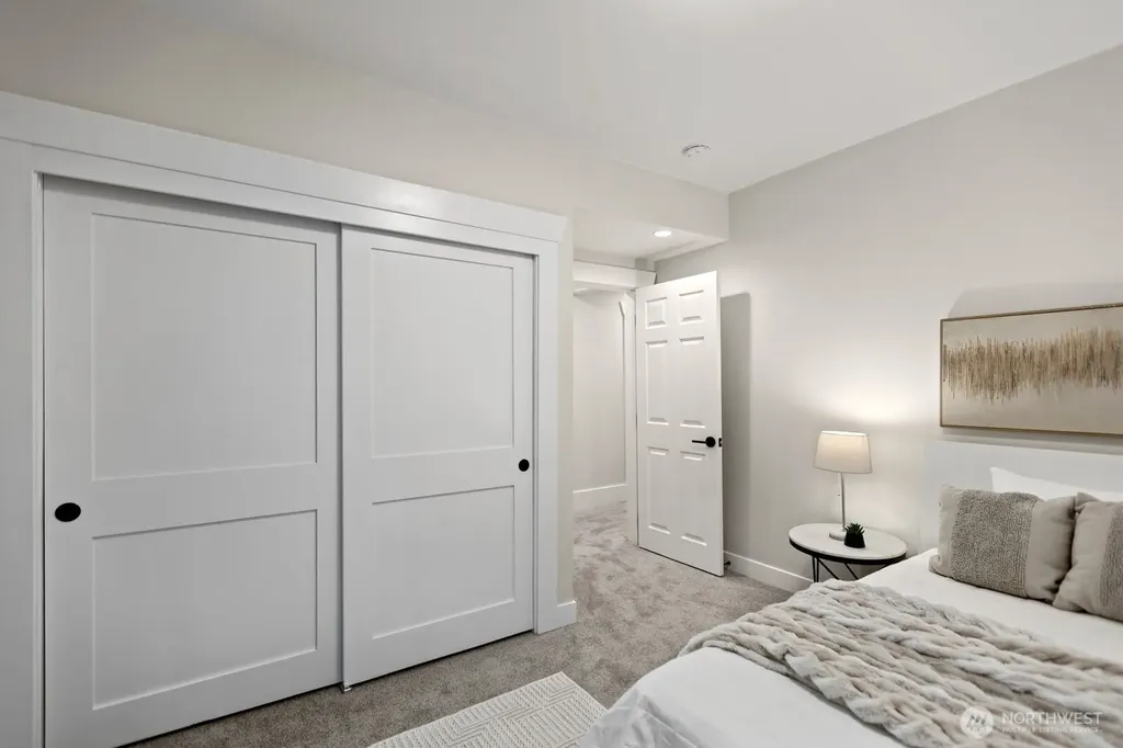 2525 12th Avenue W Seattle WA 98119
