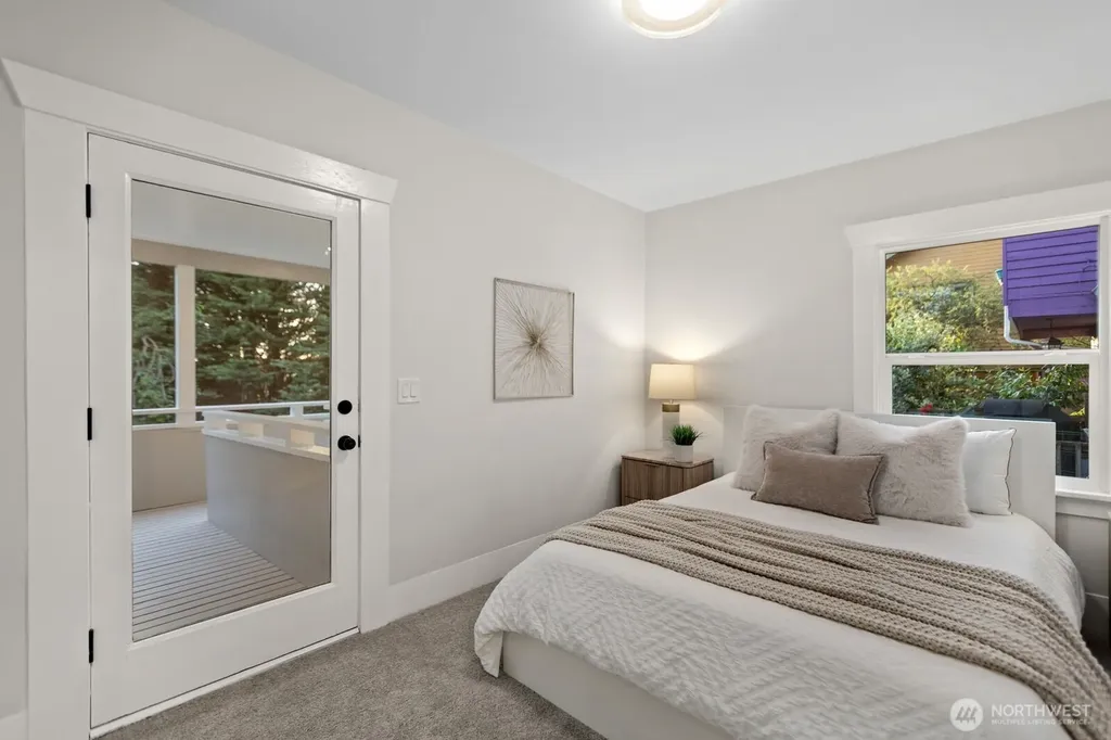 2525 12th Avenue W Seattle WA 98119