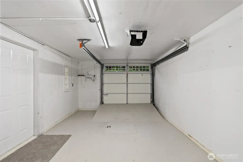 2525 12th Avenue W Seattle WA 98119