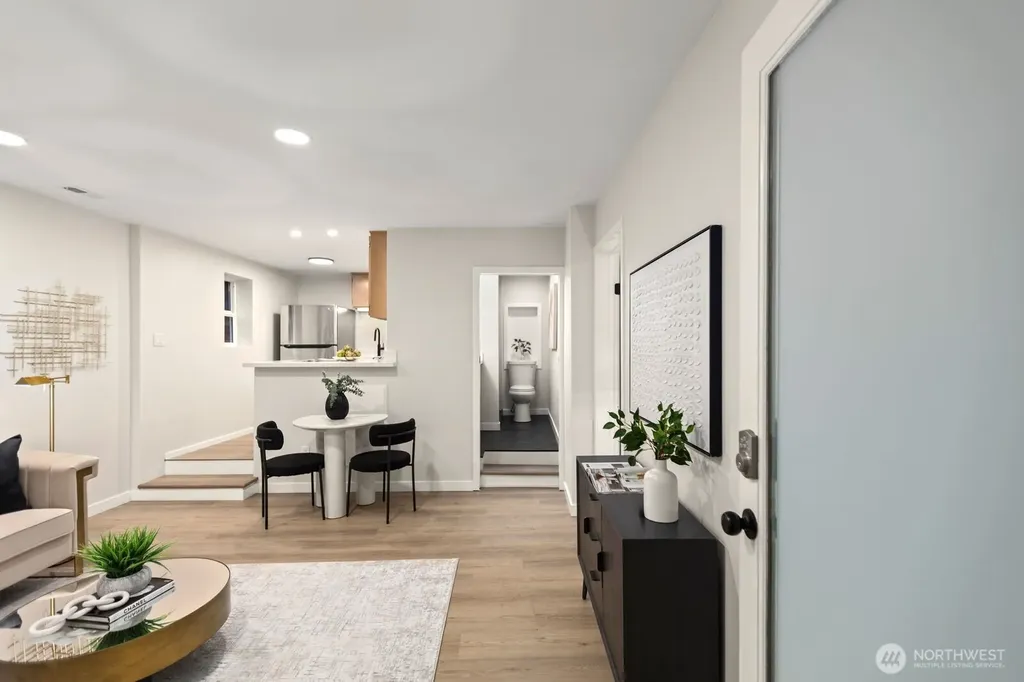 2525 12th Avenue W Seattle WA 98119