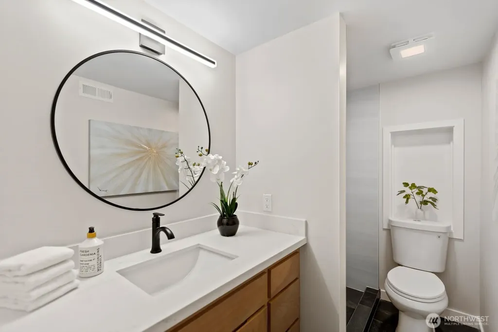 2525 12th Avenue W Seattle WA 98119