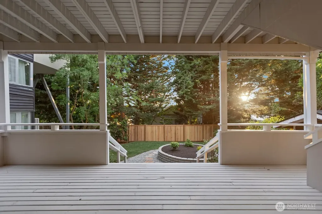 2525 12th Avenue W Seattle WA 98119