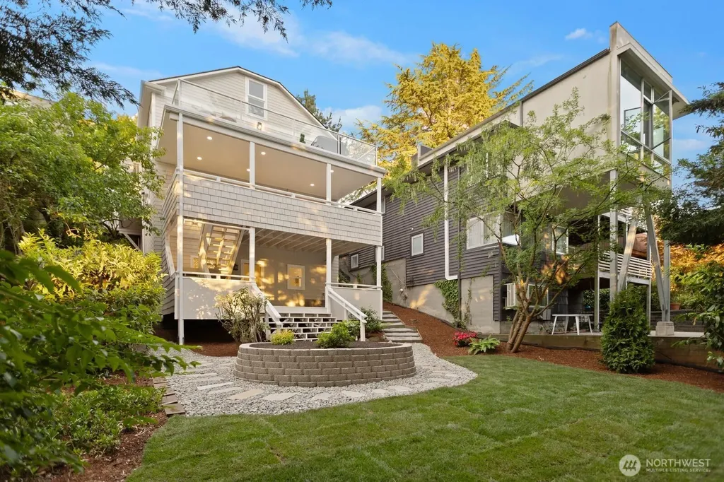 2525 12th Avenue W Seattle WA 98119