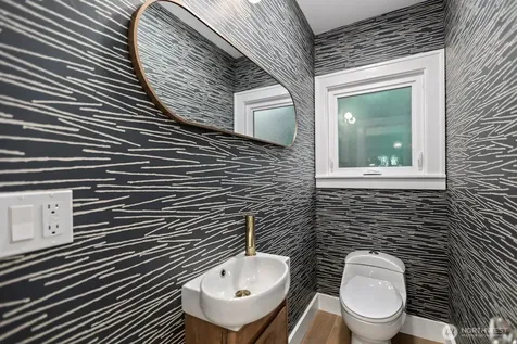 2525 12th Avenue W Seattle WA 98119