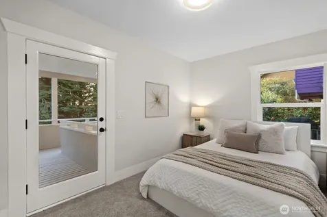 2525 12th Avenue W Seattle WA 98119