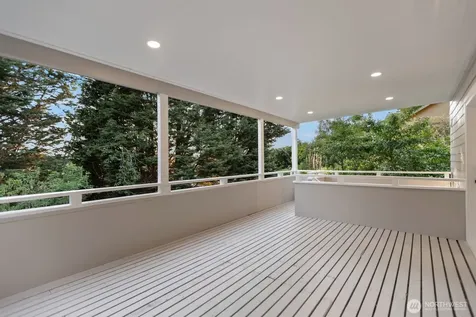 2525 12th Avenue W Seattle WA 98119