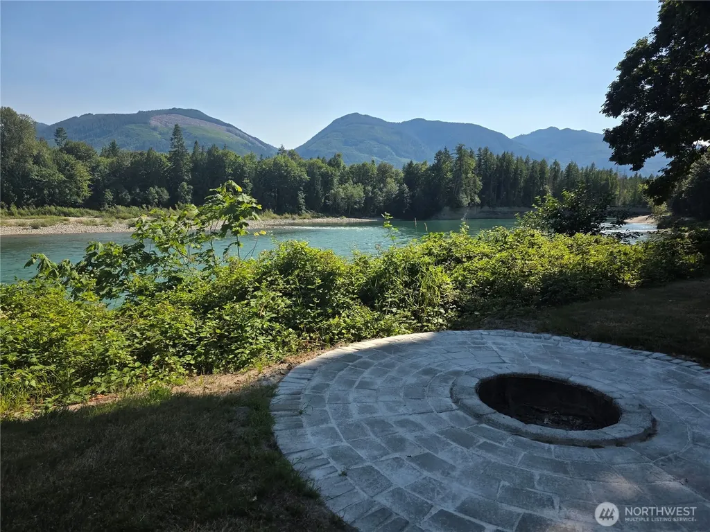 41580 Cape Horn Concrete WA 98237