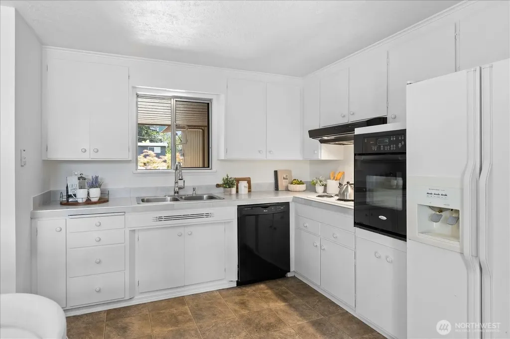 7111 191st Place SW Lynnwood WA 98036