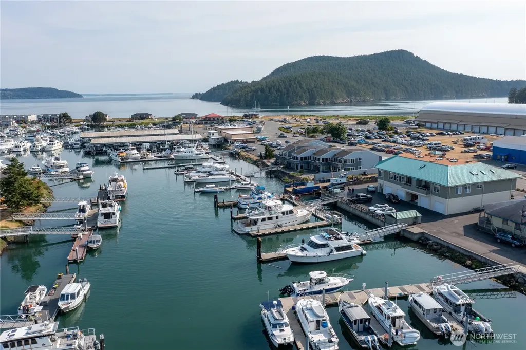 1909 Skyline Way Anacortes WA 98221