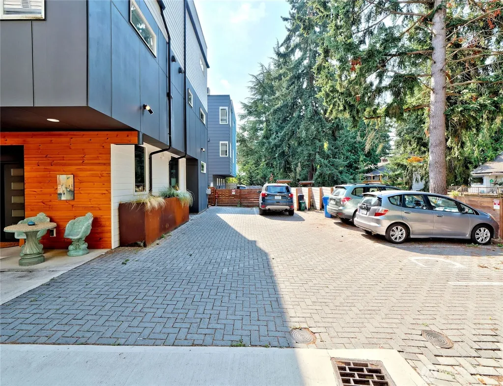 14023 Greenwood Avenue N Seattle WA 98133