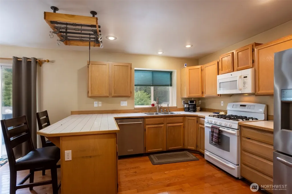 23184 Brandon Place NW Poulsbo WA 98370