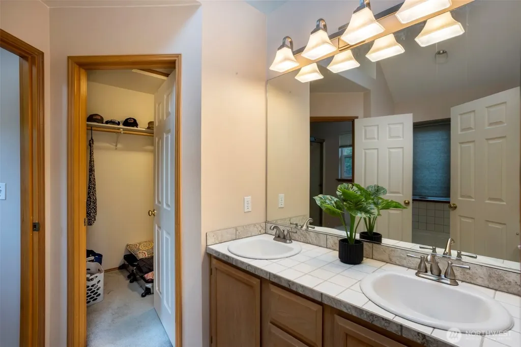 23184 Brandon Place NW Poulsbo WA 98370