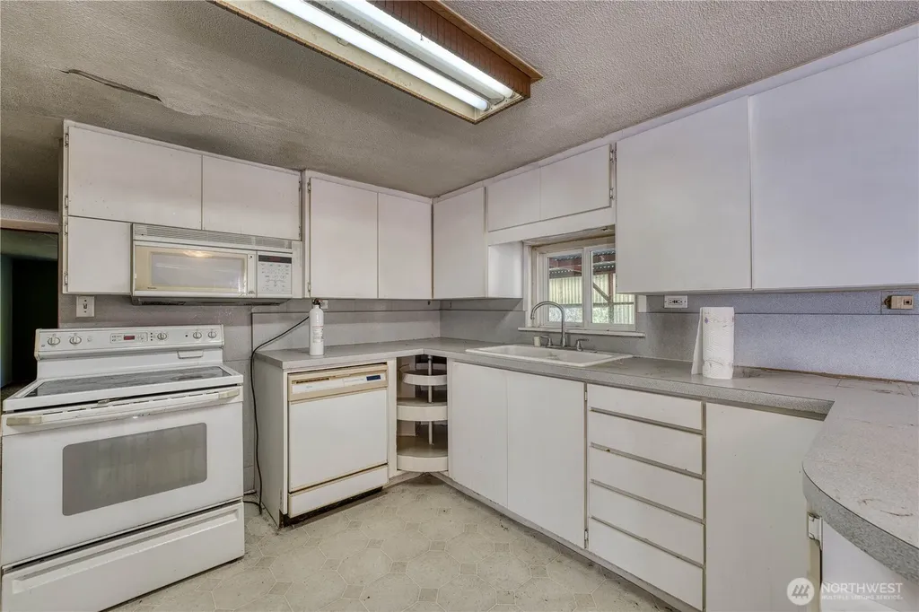 6015 Whitmore Drive NW Gig Harbor WA 98335