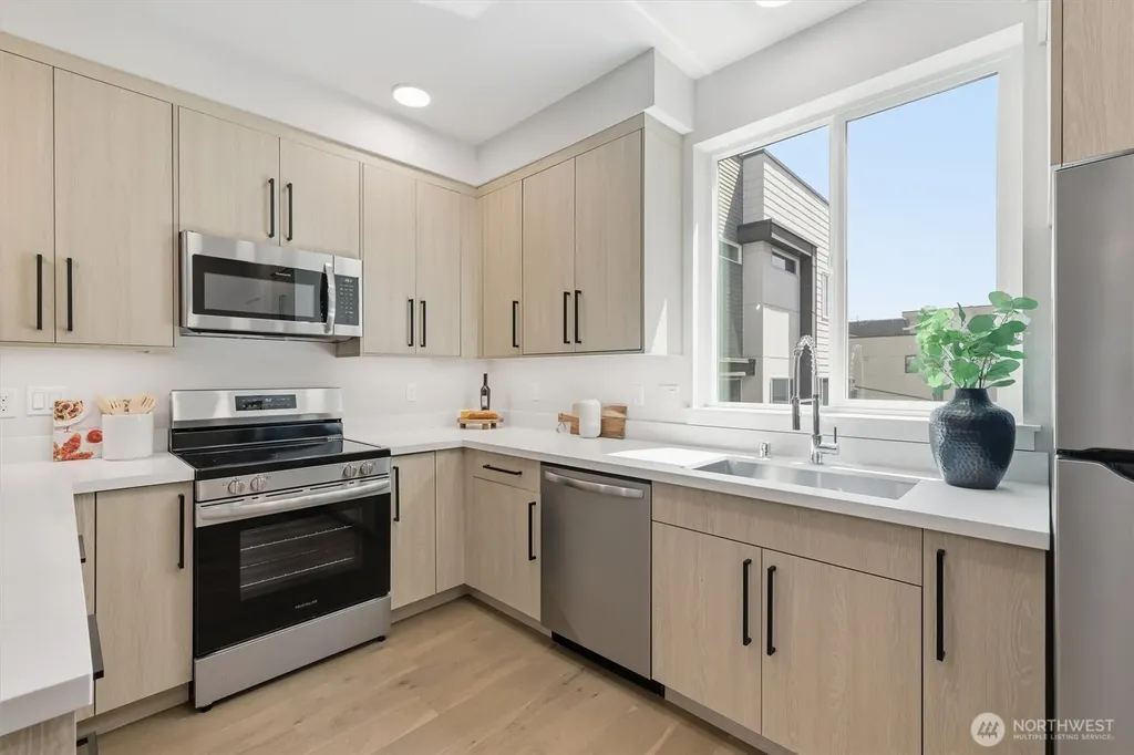 105 NW 39 Th Street Seattle WA 98107
