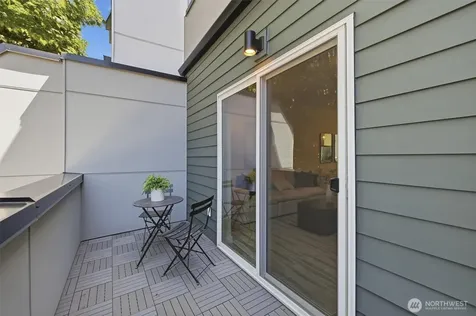 105 NW 39 Th Street Seattle WA 98107