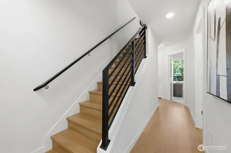 105 NW 39 Th Street Seattle WA 98107