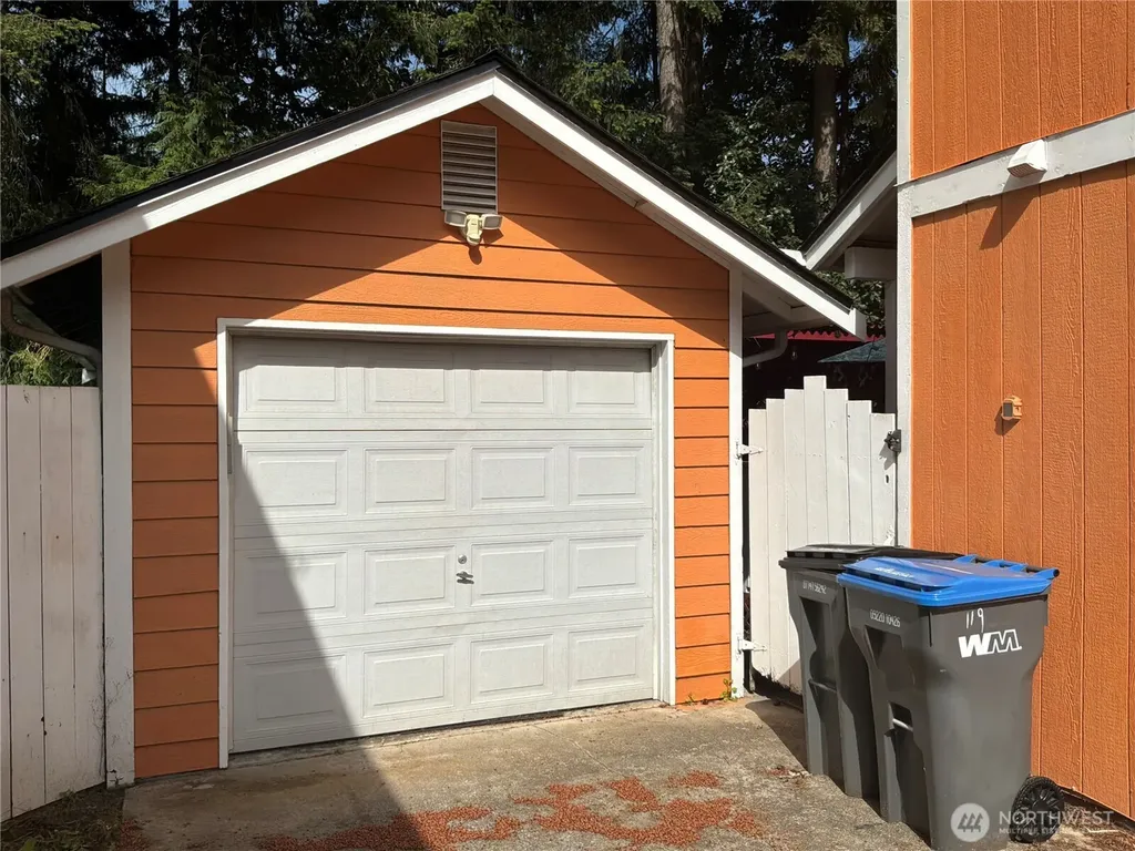 119 NW Lopez Lane Bremerton WA 98311