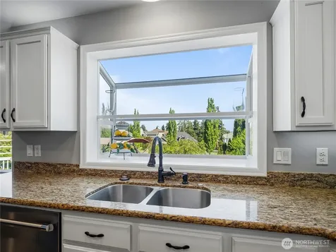 4029 Crystal Ridge Drive SE Puyallup WA 98372