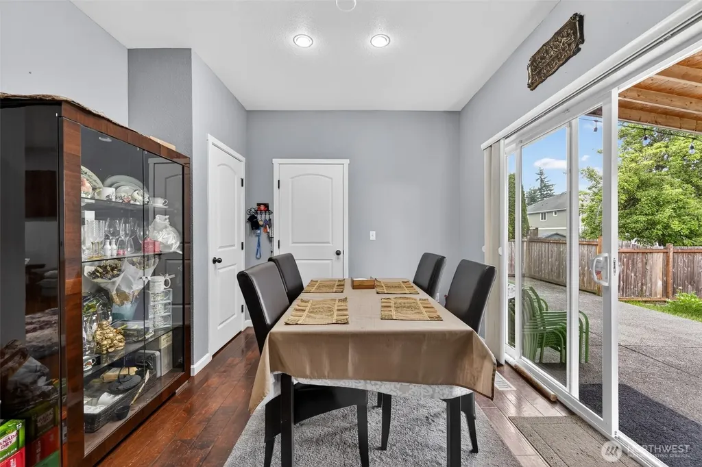 5007 NE 6th Street Renton WA 98059