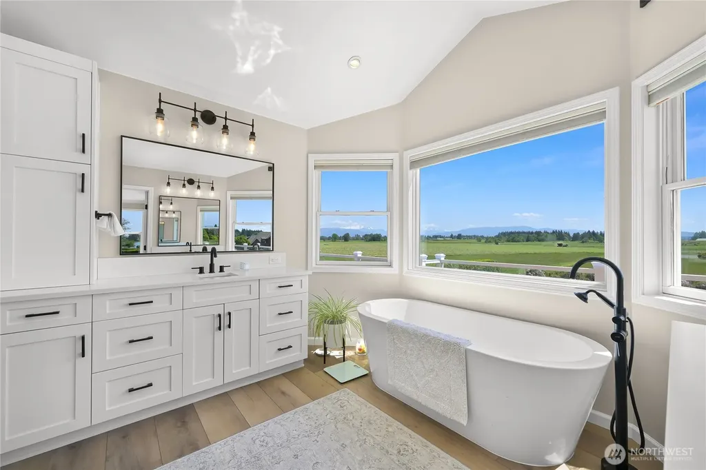 359 E Wiser Lake Road Lynden WA 98264