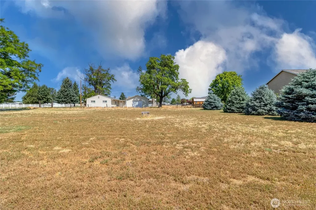 49 Sierra Lane Touchet WA 99360