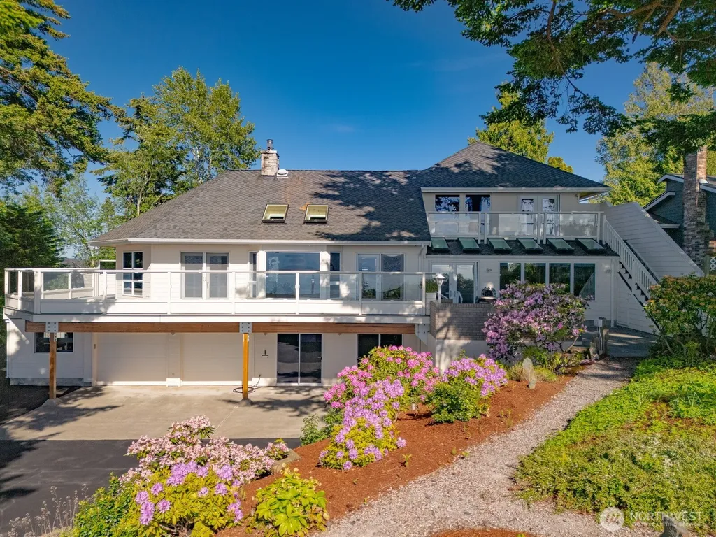 6867 Holeman Avenue Blaine WA 98230