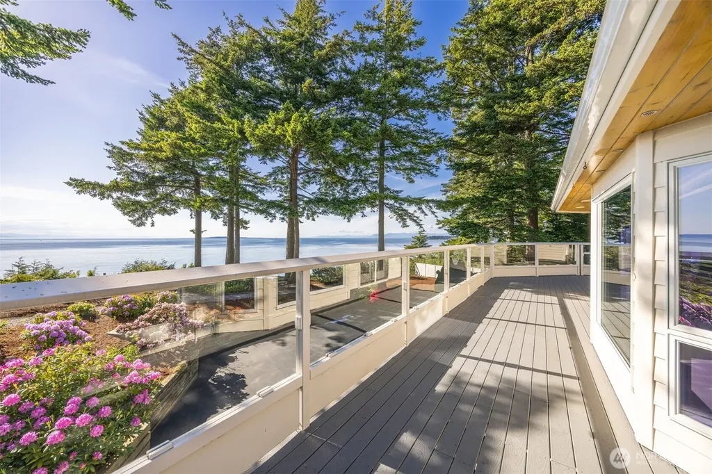 6867 Holeman Avenue Blaine WA 98230