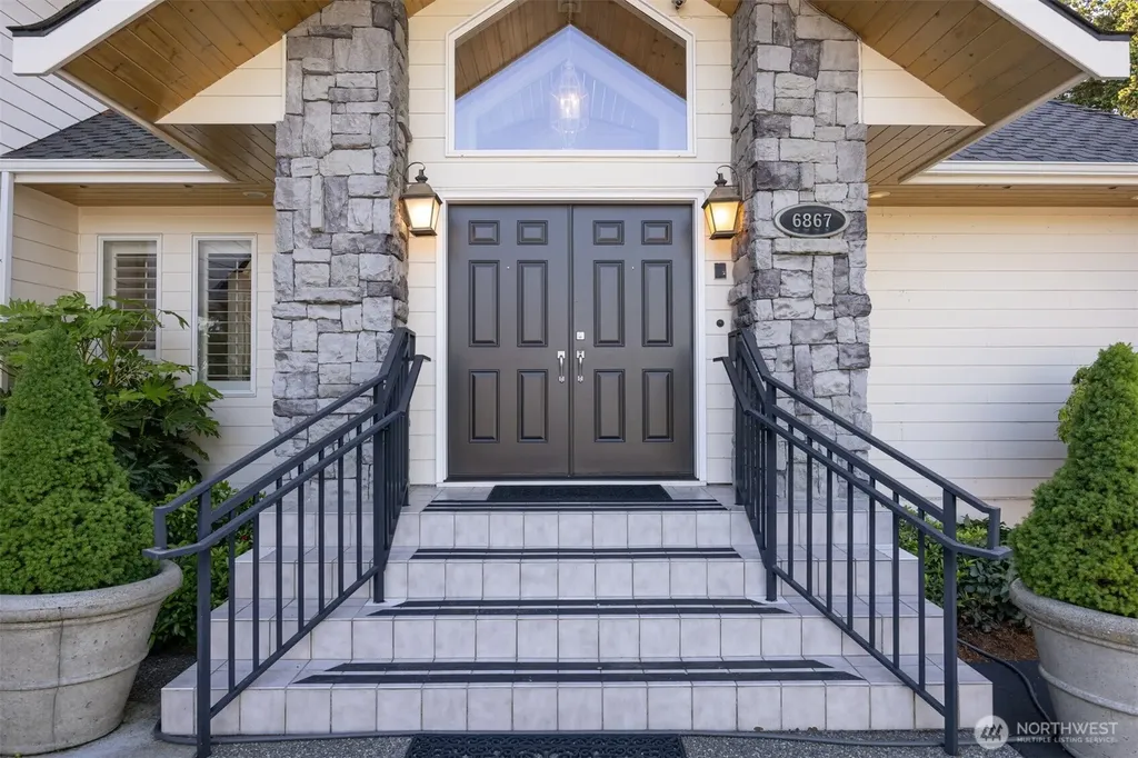 6867 Holeman Avenue Blaine WA 98230