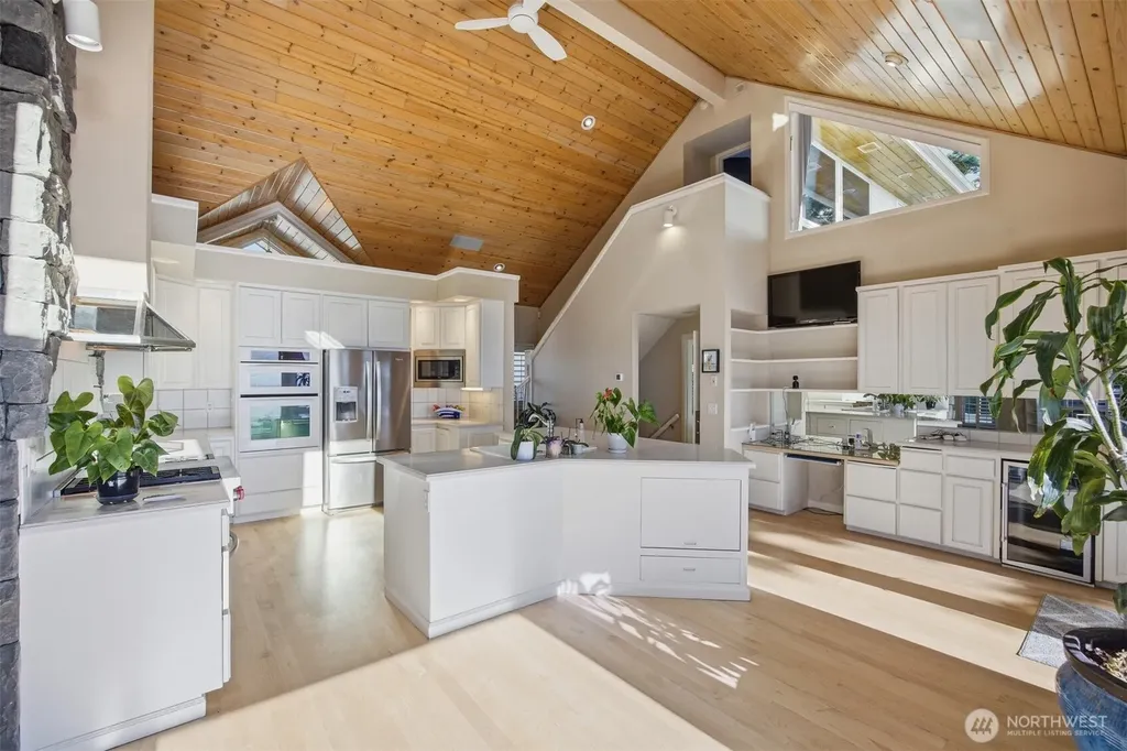 6867 Holeman Avenue Blaine WA 98230