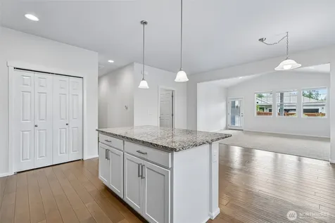 353 S 48th Place Mount Vernon WA 98274
