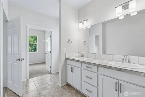 353 S 48th Place Mount Vernon WA 98274