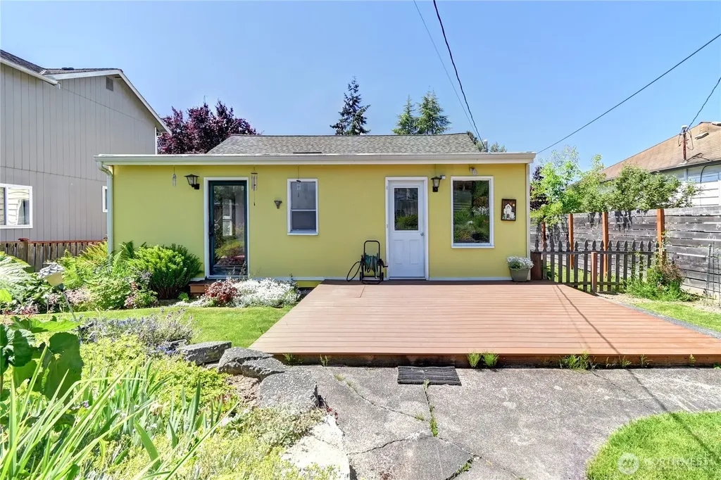 1327 Maple Street Everett WA 98201