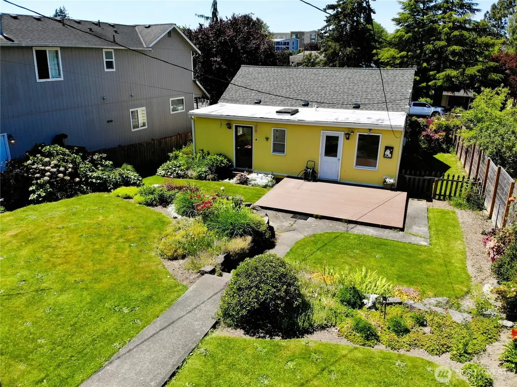 1327 Maple Street Everett WA 98201
