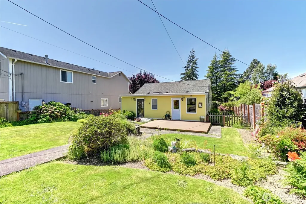 1327 Maple Street Everett WA 98201