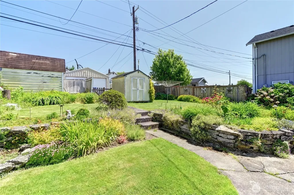 1327 Maple Street Everett WA 98201