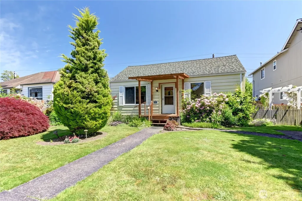 1327 Maple Street Everett WA 98201