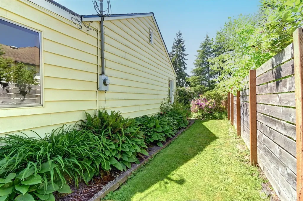 1327 Maple Street Everett WA 98201