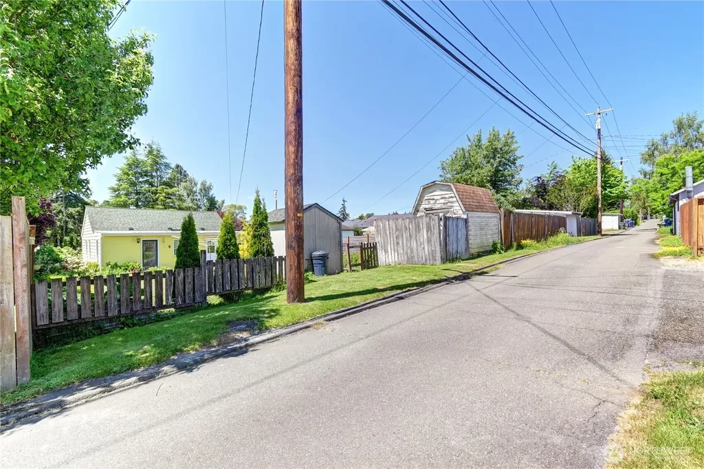1327 Maple Street Everett WA 98201