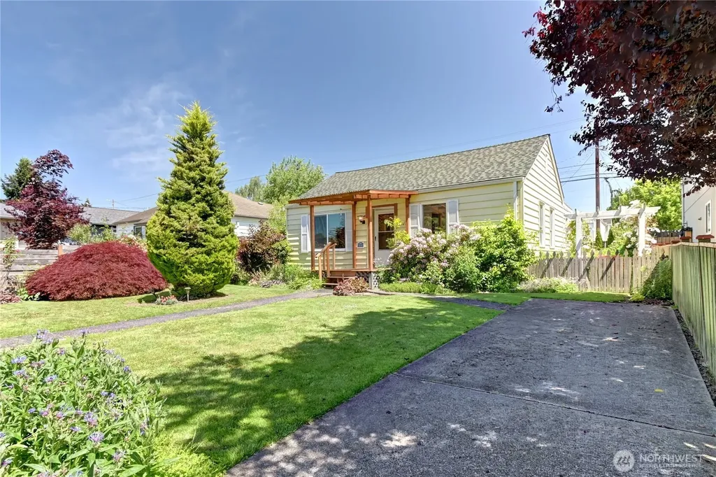 1327 Maple Street Everett WA 98201