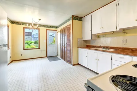 1327 Maple Street Everett WA 98201