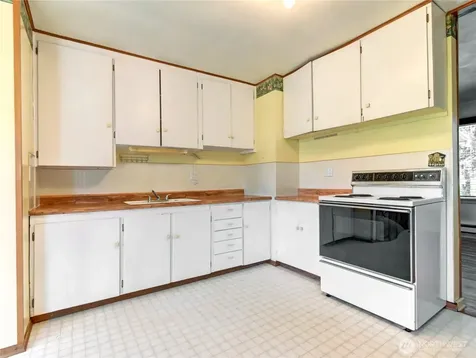 1327 Maple Street Everett WA 98201