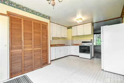 1327 Maple Street Everett WA 98201