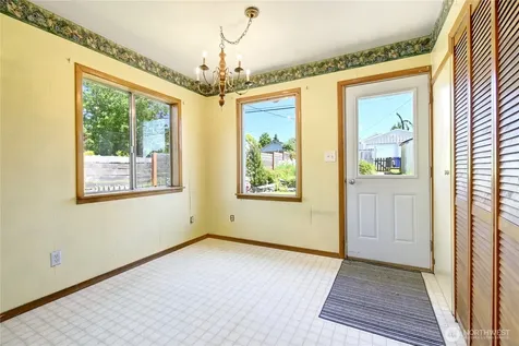 1327 Maple Street Everett WA 98201