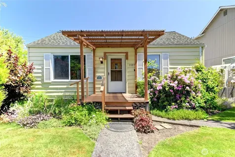 1327 Maple Street Everett WA 98201