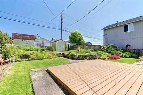 1327 Maple Street Everett WA 98201
