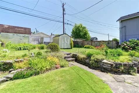 1327 Maple Street Everett WA 98201