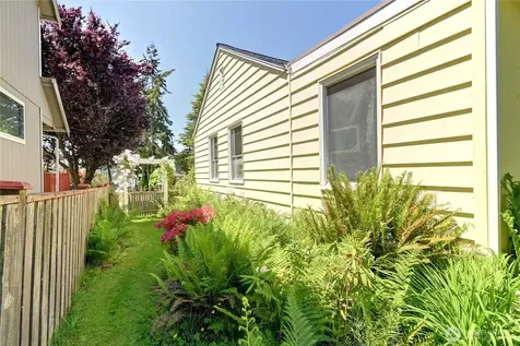 1327 Maple Street Everett WA 98201
