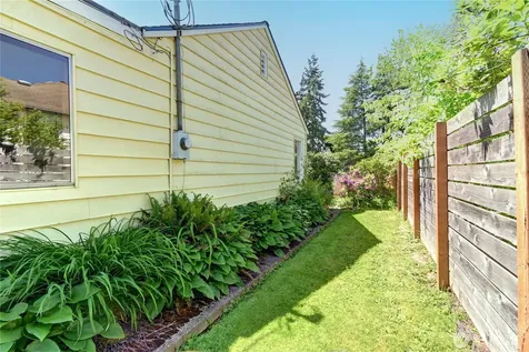 1327 Maple Street Everett WA 98201
