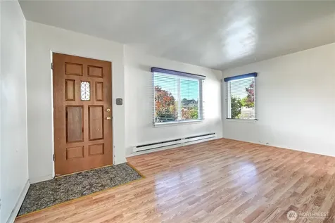 1327 Maple Street Everett WA 98201