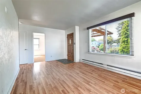 1327 Maple Street Everett WA 98201